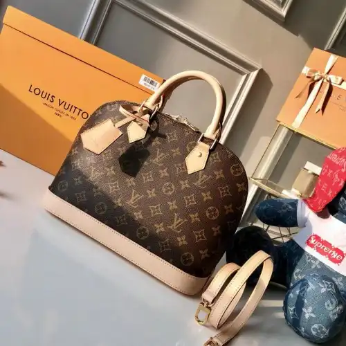 LV Bags 19T1L0253 0126