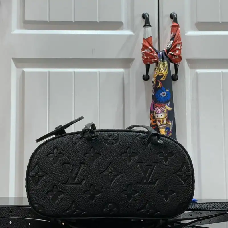 Affordable LV Bags 207B570035 0201