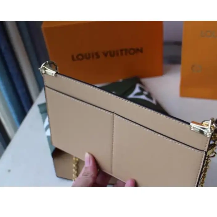 Affordable LV Bags 19B570241 0218